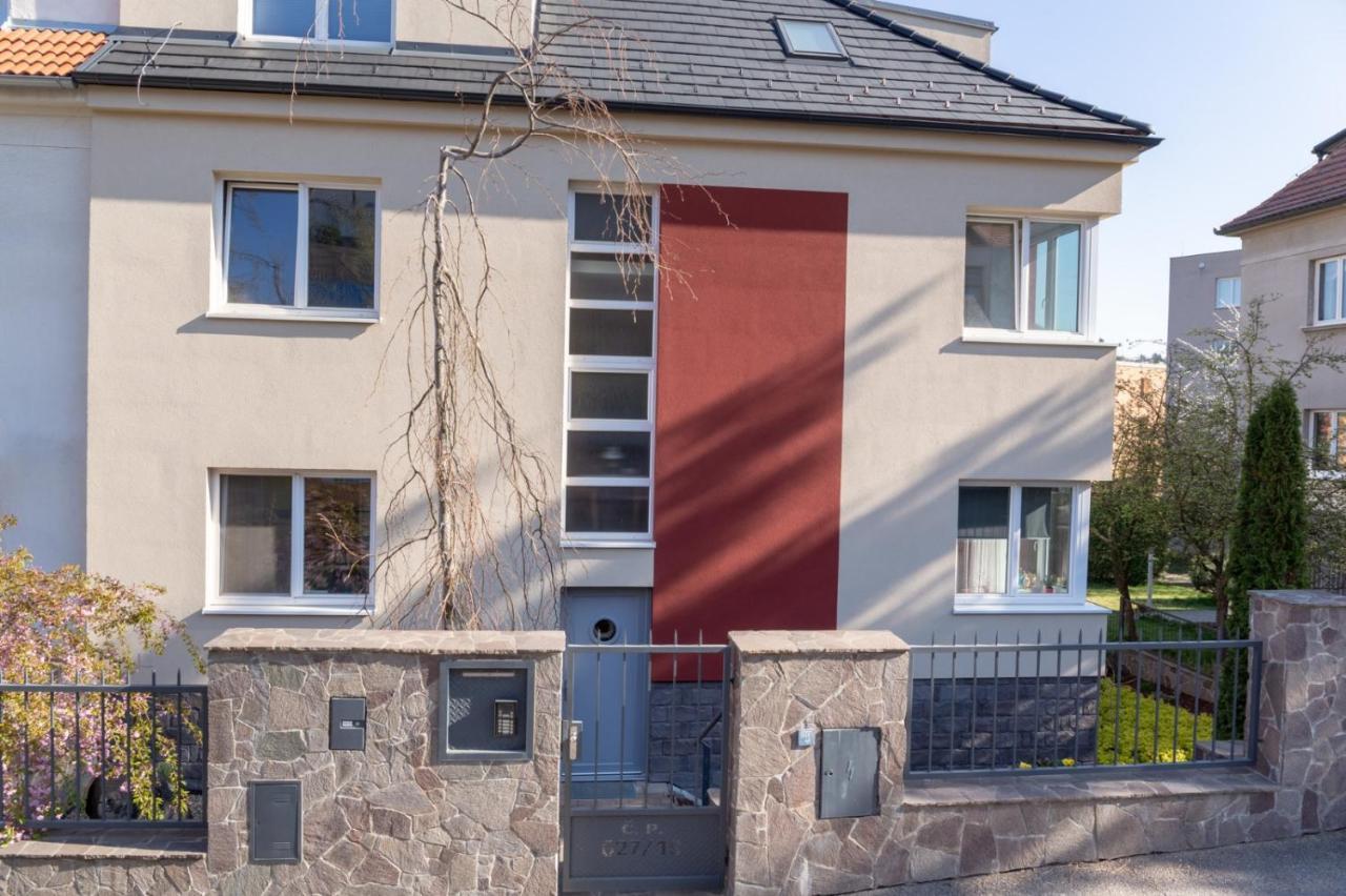 Apartmán 2+kk, 50 M2 V Klidne Lokalite. 10 Min Od Centra Prahy. Praha
