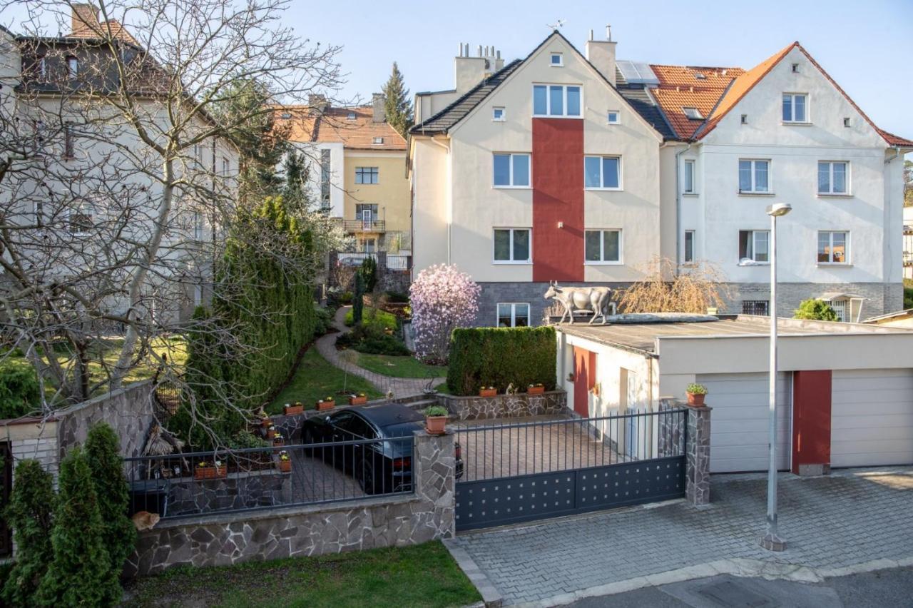 Apartmán 2+kk, 50 M2 V Klidne Lokalite. 10 Min Od Centra Prahy. Praha